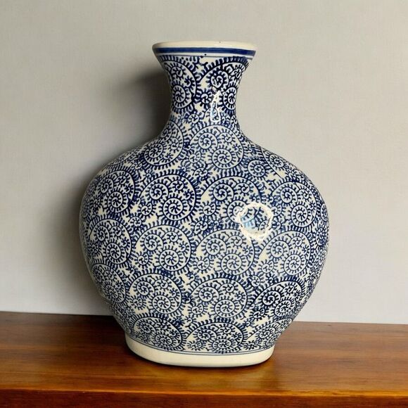 Vintage Chinoiserie Bud Flower Vase - Cobalt Blue & White, Ivy Pattern 12" - Picture 1 of 11